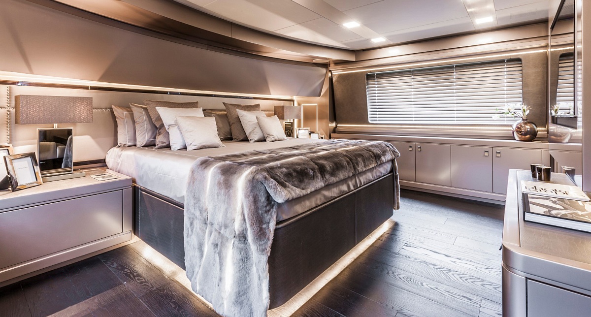 Аренда мегаяхты Ferretti Yachts - YVONNE во Франции - VIP каюта